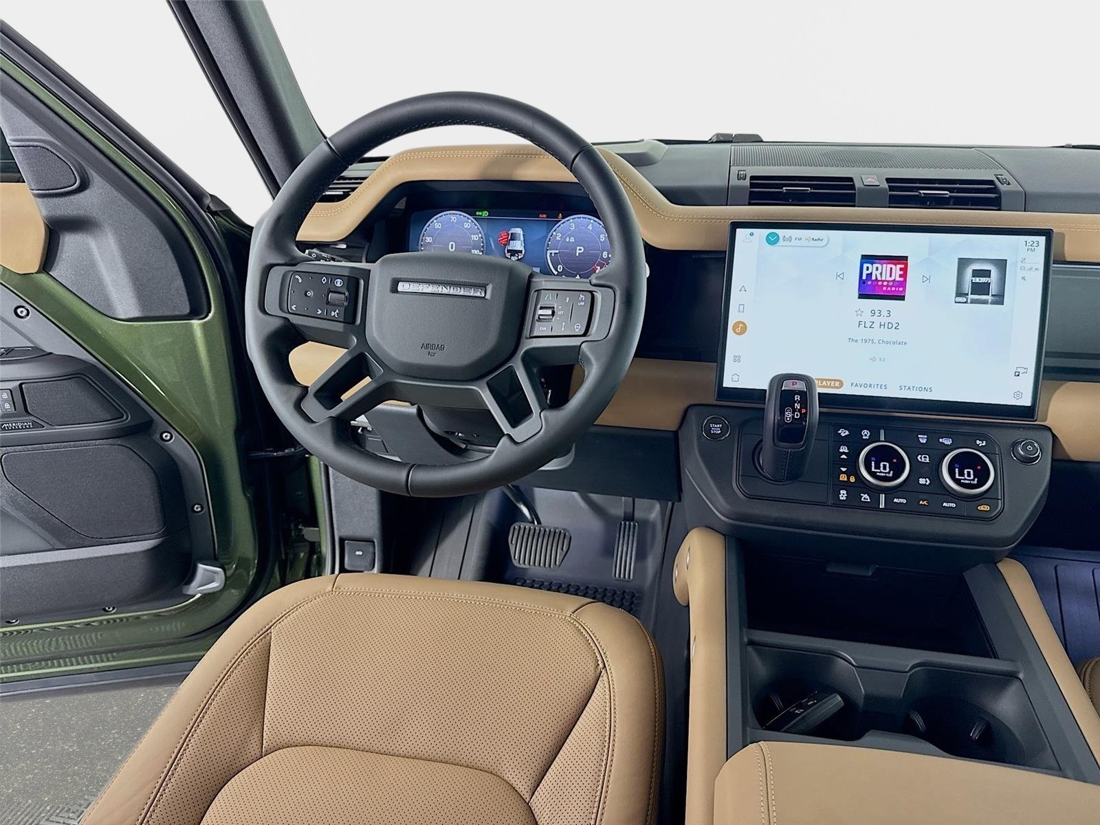Used 2026 Green Land Rover X-Dynamic SE image 25