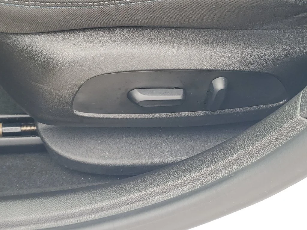 Used 2017 SUMMIT WHITE Chevrolet LT image 16