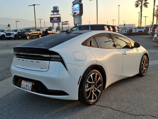 Used 2025 Off-white Toyota XSE image 4