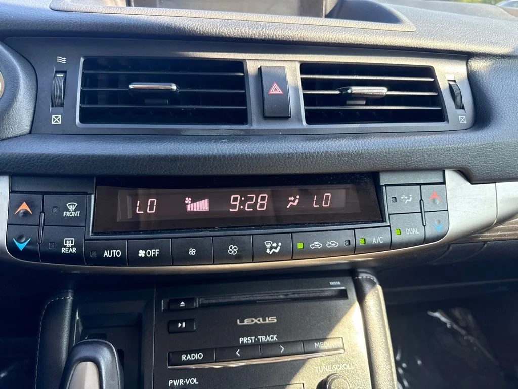 Used 2015 Black Lexus 200h image 19