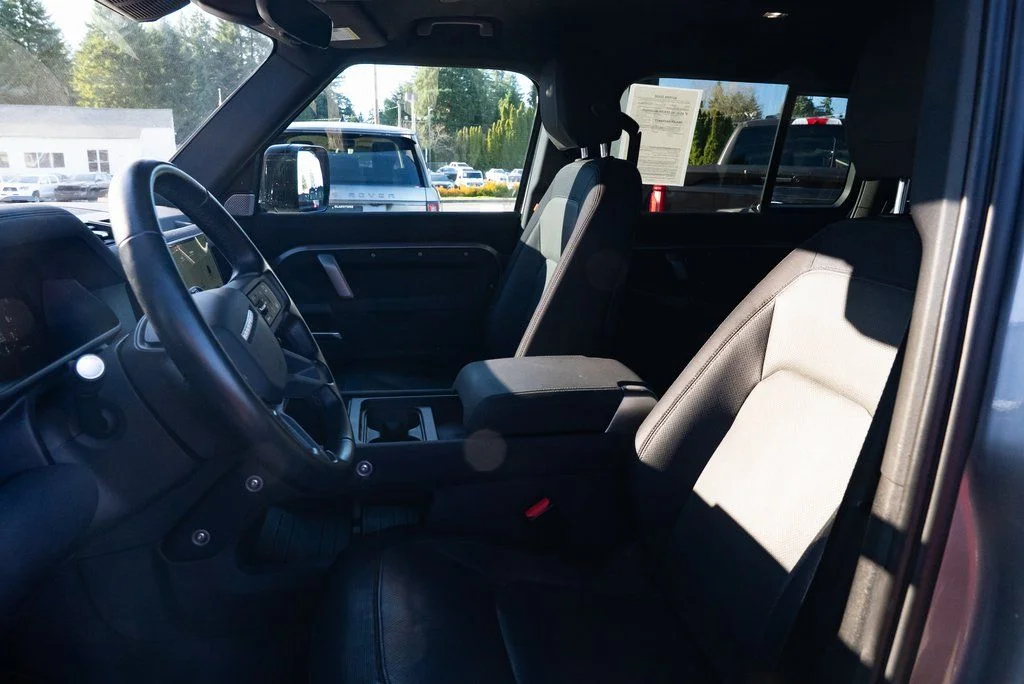 Used 2023  Land Rover X-Dynamic SE image 17