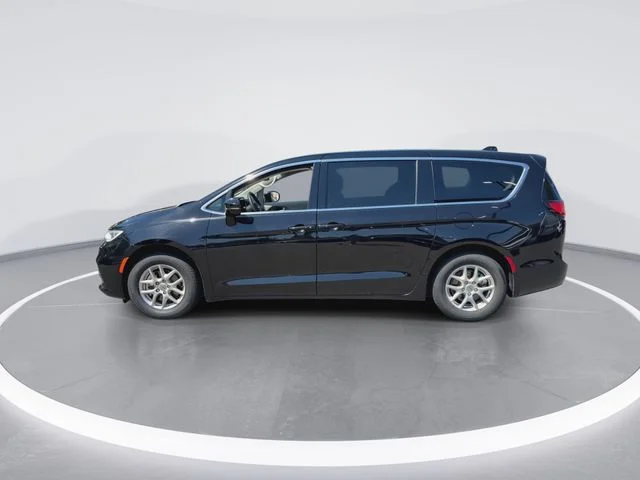 Used 2024 Black Chrysler Touring L image 5