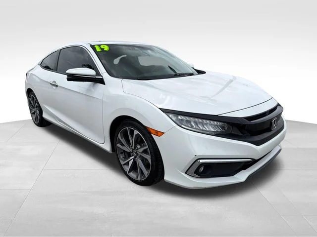 2019 Honda Civic Touring CVT's photo