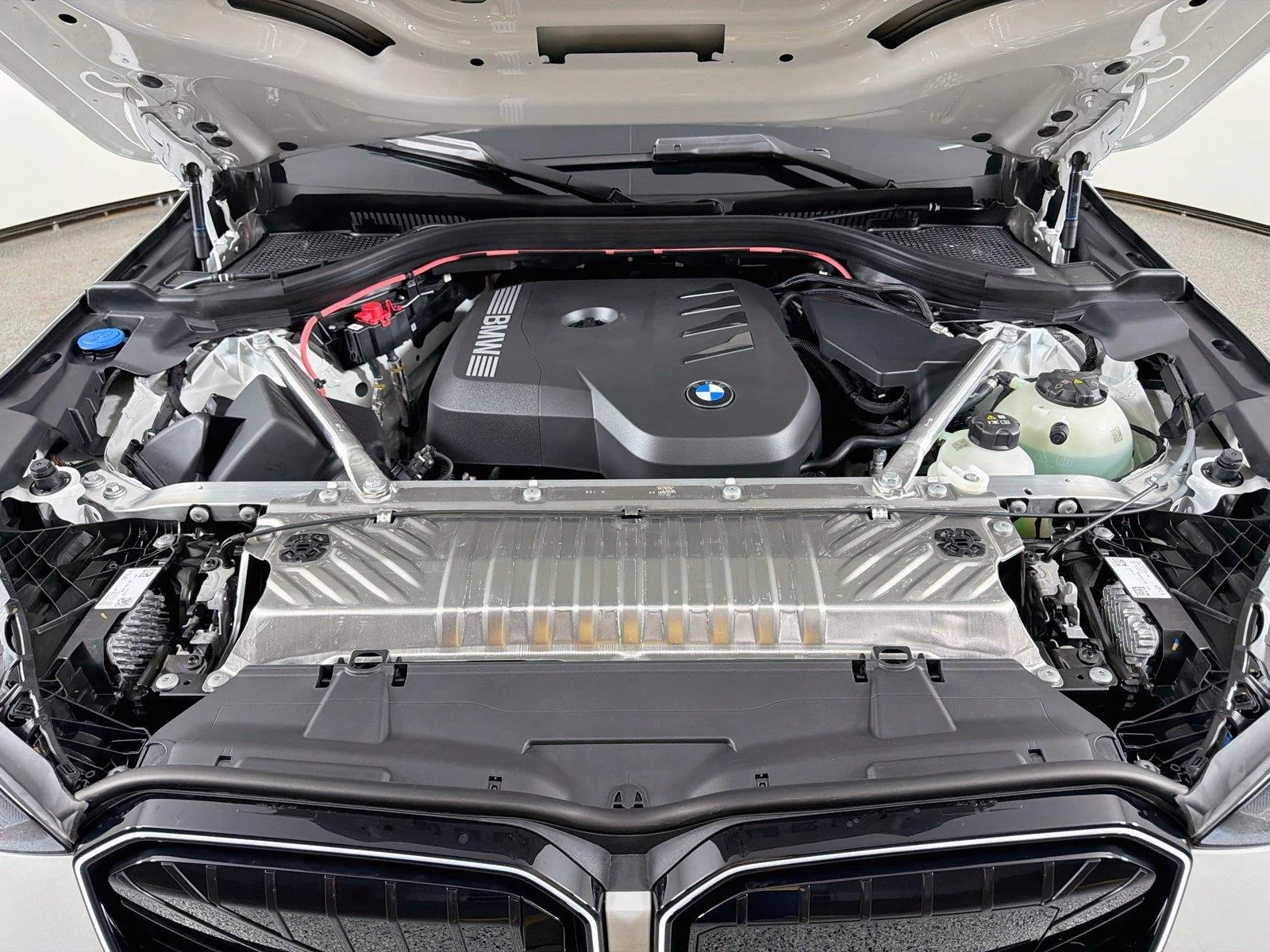New 2026 Alpine White BMW 30 xDrive image 30