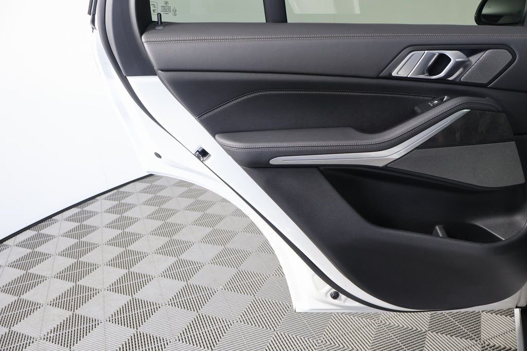 Used 2024 Alpine White BMW sDrive40i image 13