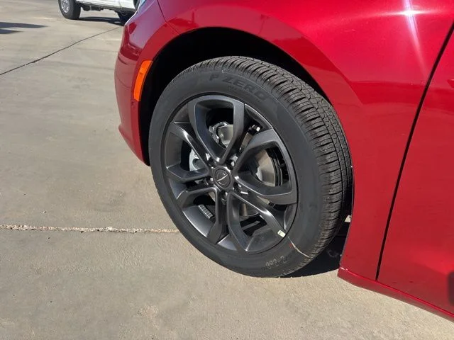 2026 Chrysler Pacifica Select - Photo 11