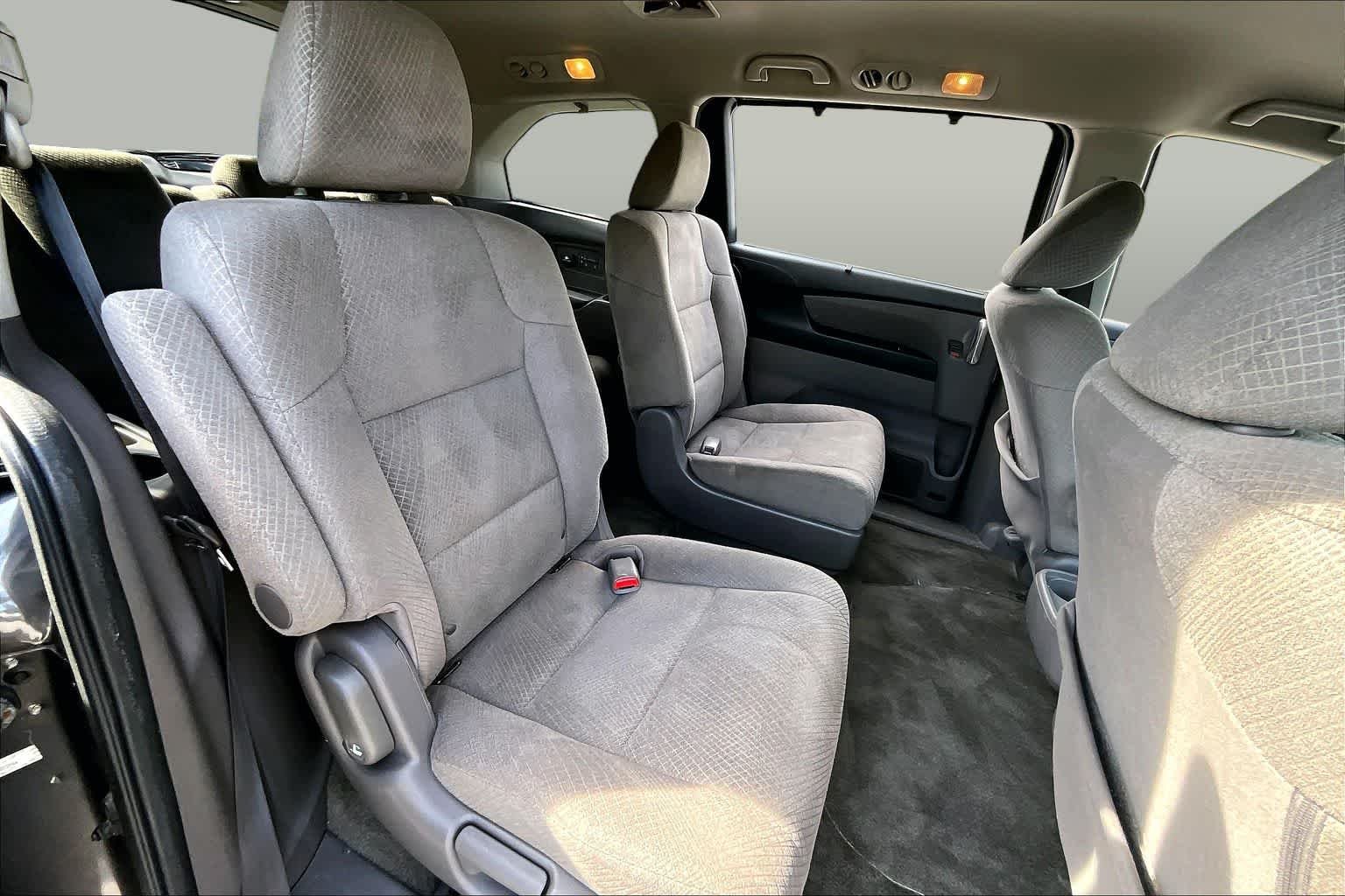 Used 2016 Modern Steel Metallic Honda SE image 20