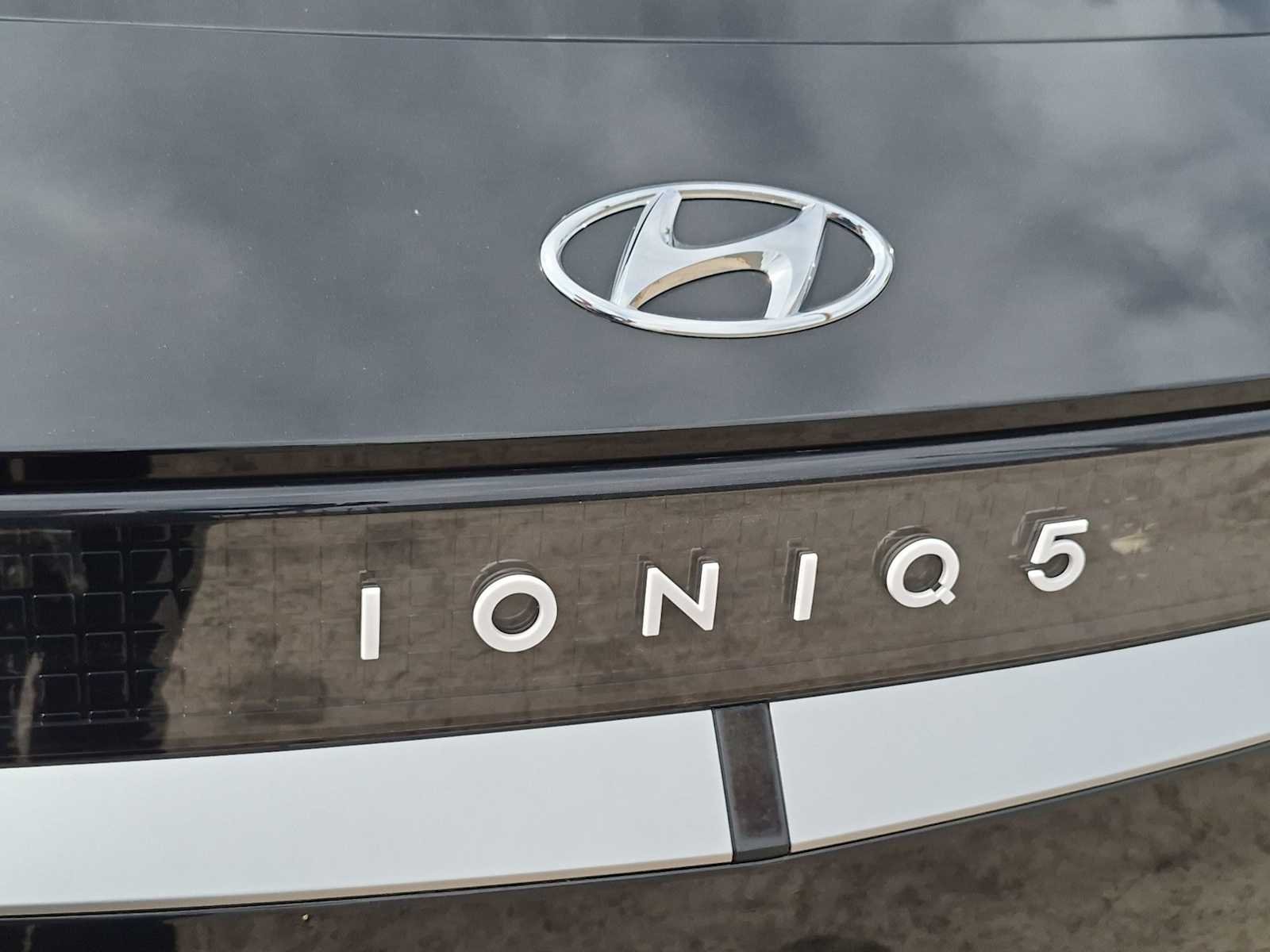 Certified Used 2024 Abyss Black Hyundai SEL image 12