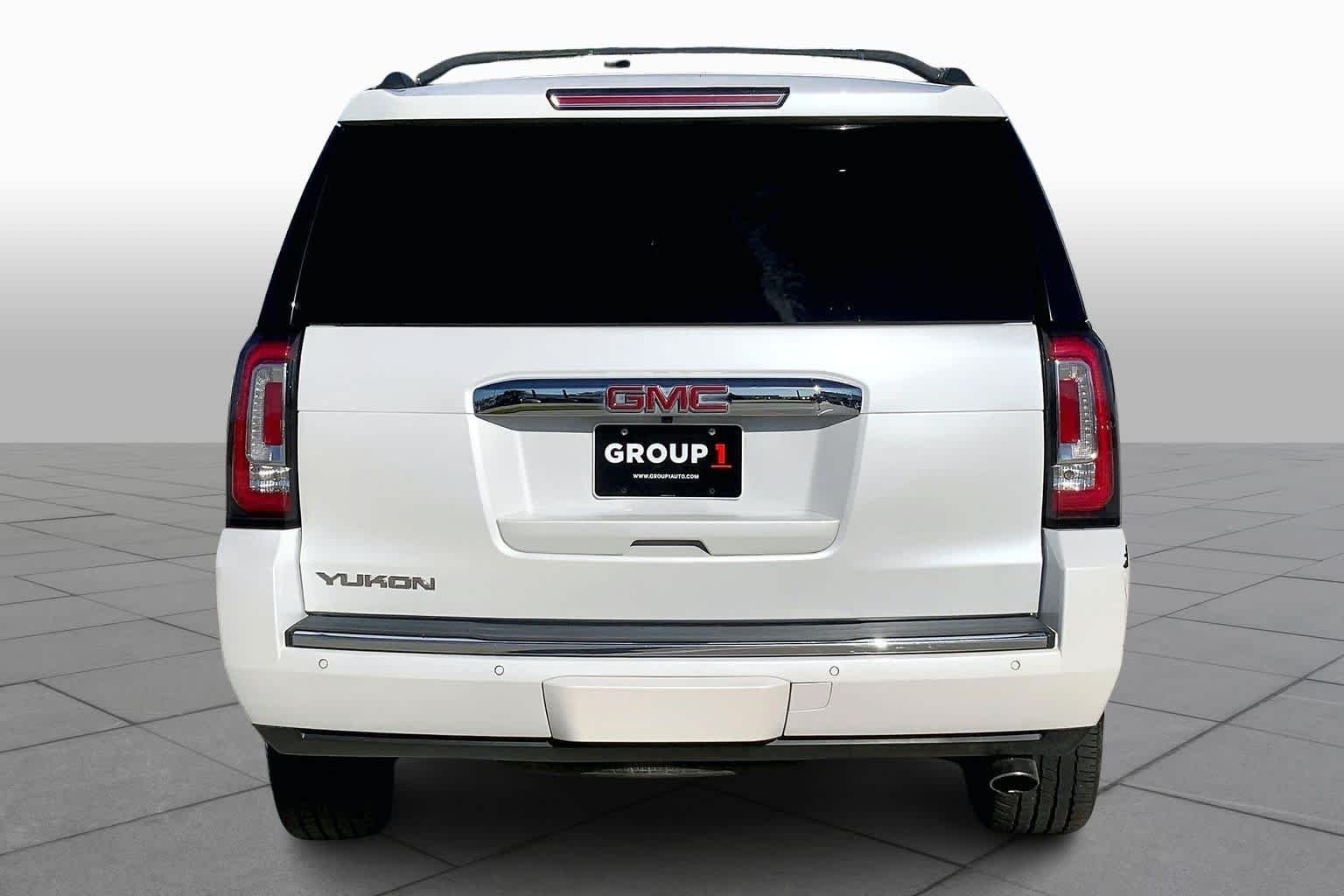 Used 2019 White Frost Tricoat GMC Denali image 5