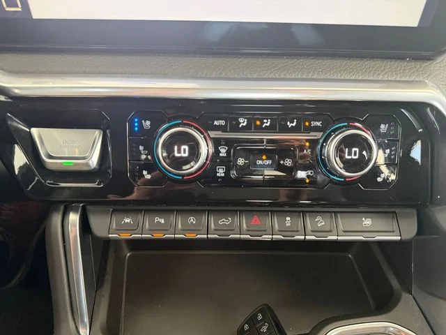 Used 2023 White GMC Denali image 29