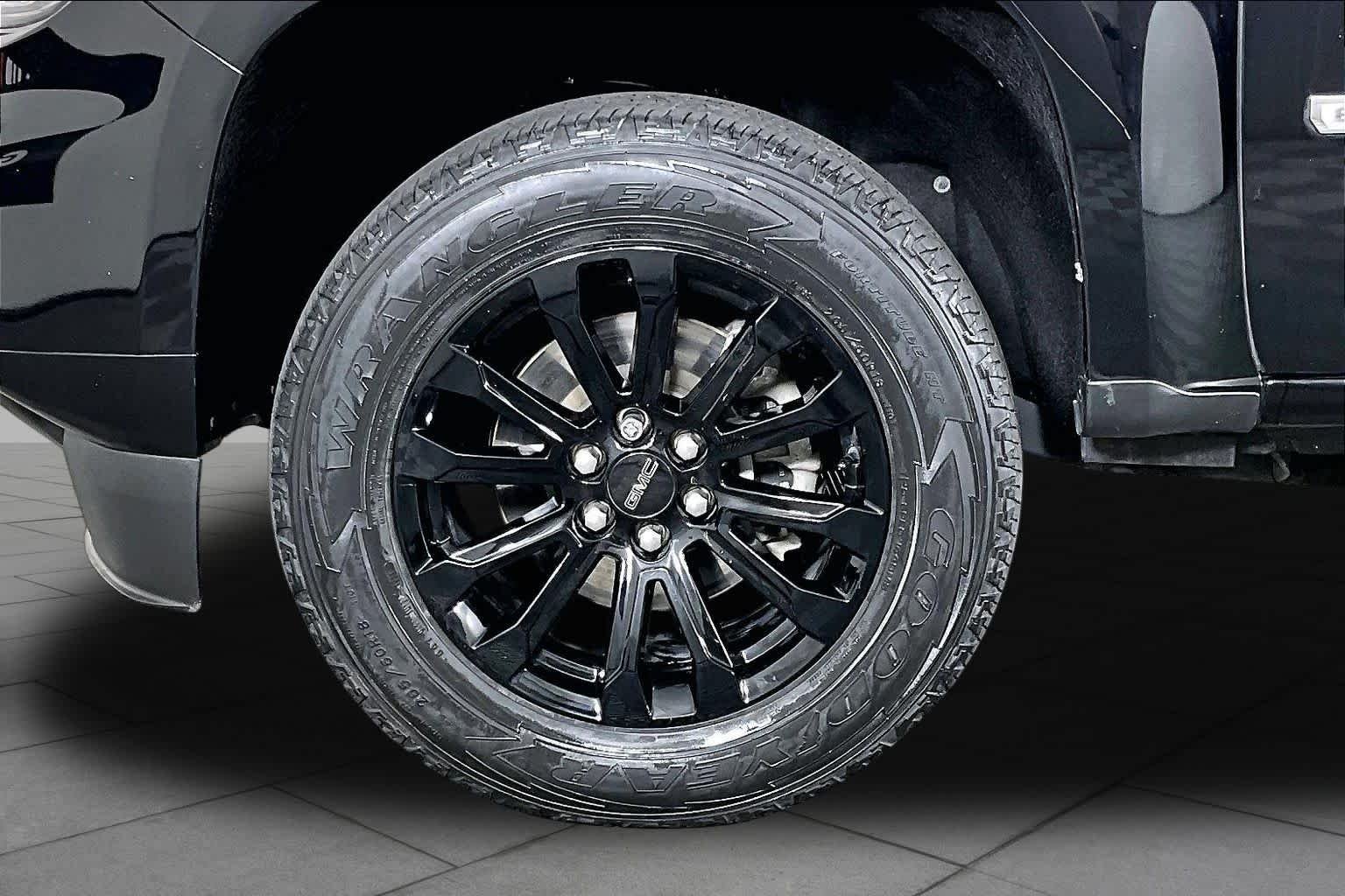 Used 2021 Onyx Black GMC 2WD Elevation image 10