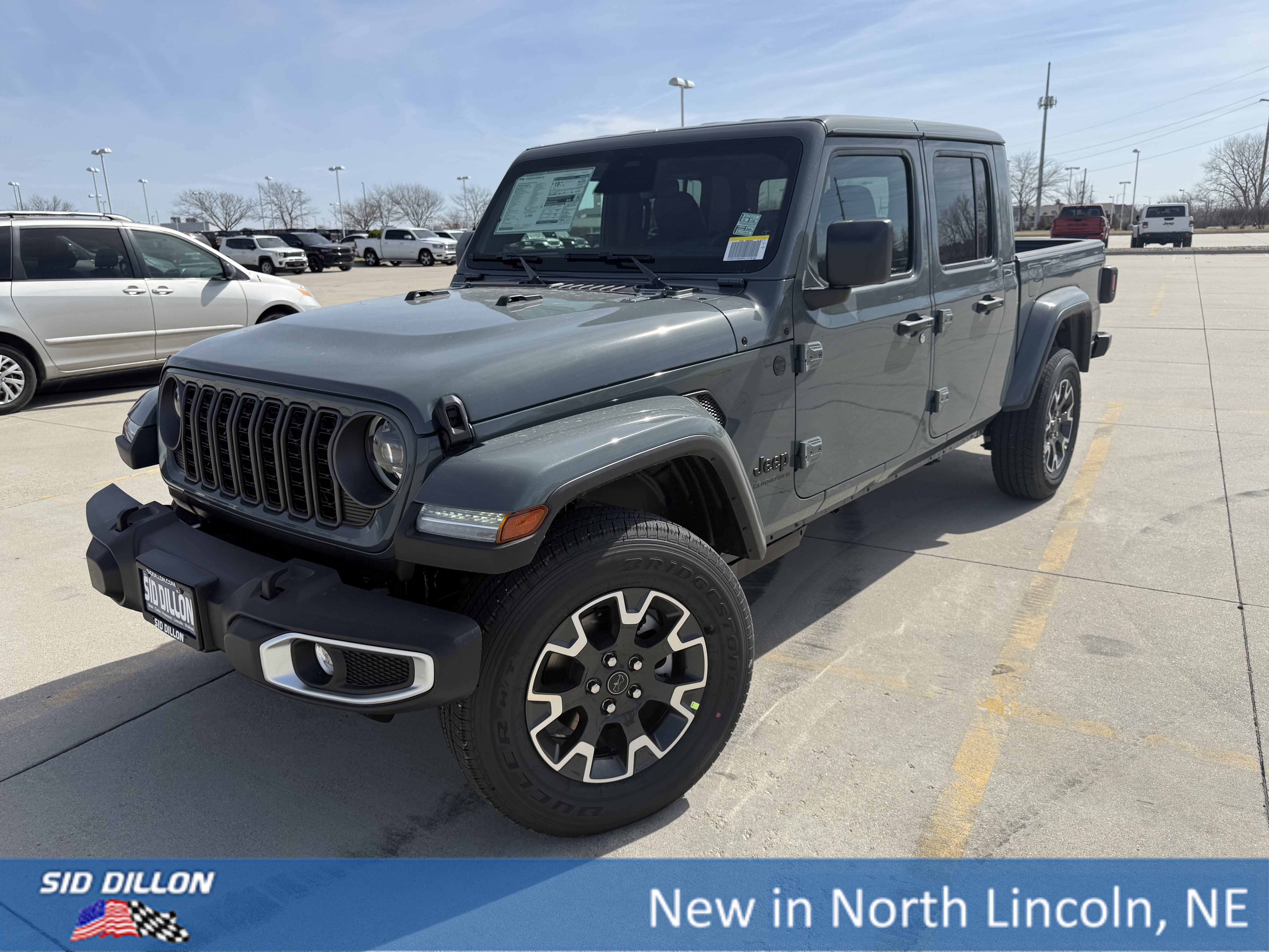 2026 Jeep Gladiator Sahara Auto's photo