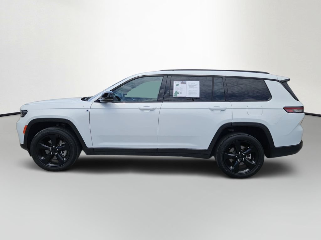 Used 2023 White Jeep Altitude image 4