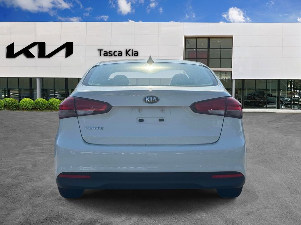 Used 2017 White Kia LX image 5