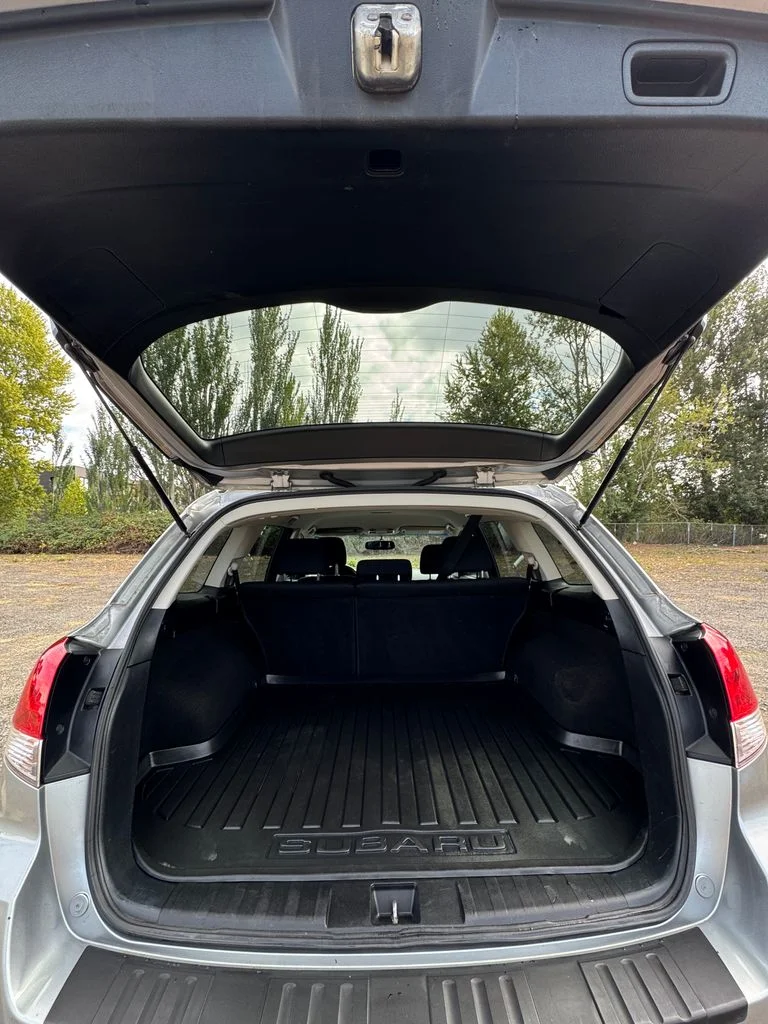 Used 2011 Silver Subaru 2.5i Premium image 9