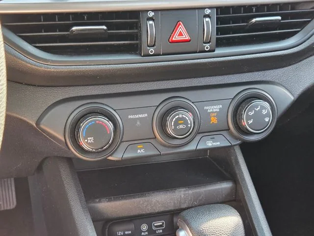 Used 2020 White Kia LXS image 20