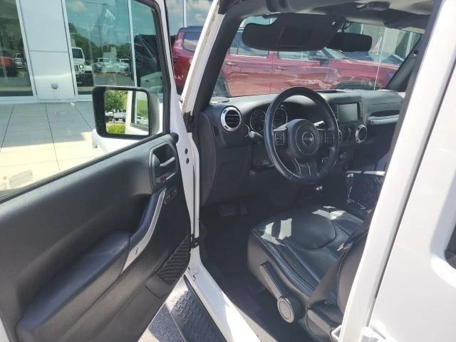 Used 2018 White Jeep Unlimited Sahara image 13
