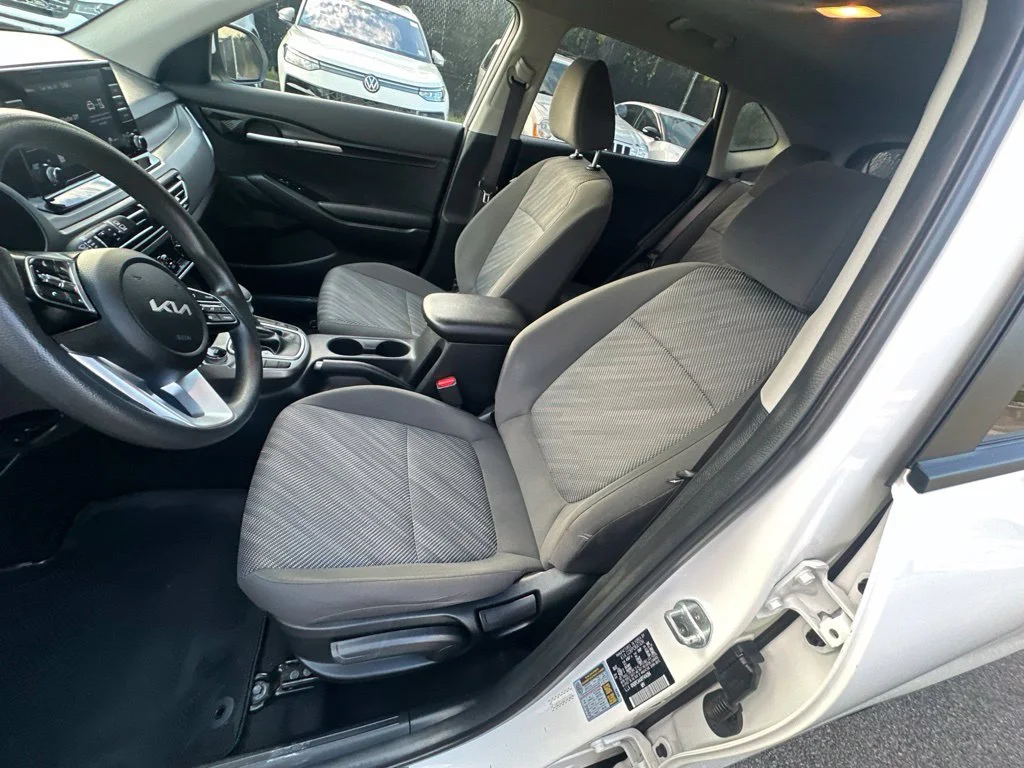 Used 2023 White Kia LX image 10