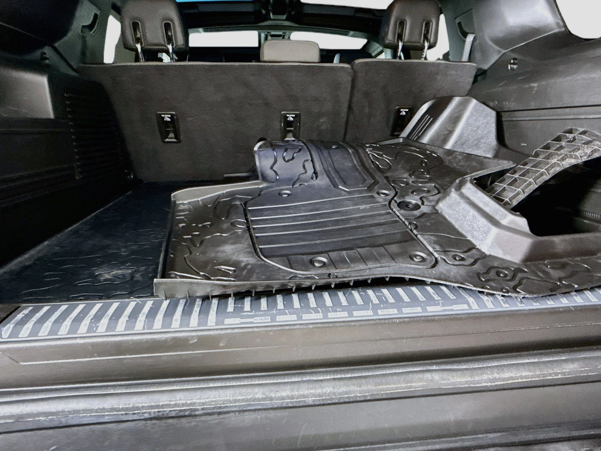 Used 2024 Interstellar White GMC 2X image 29