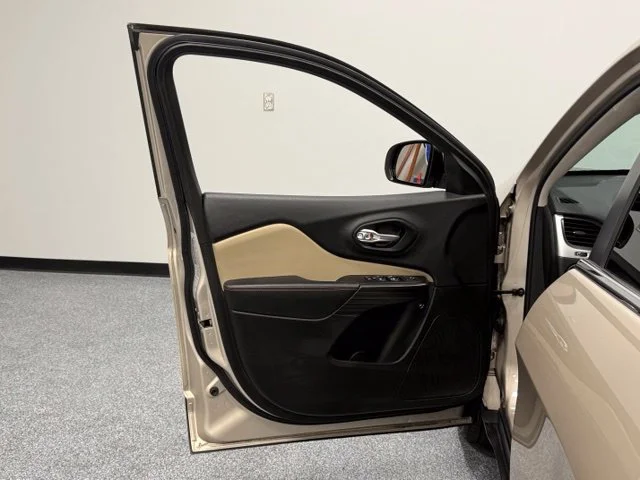 Used 2015 Beige Jeep Limited image 13