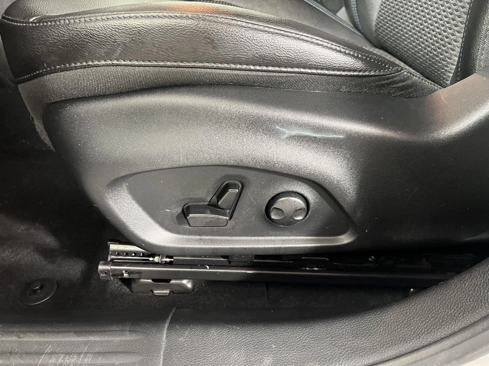Used 2024 Bright White Clearcoat Jeep Latitude image 14