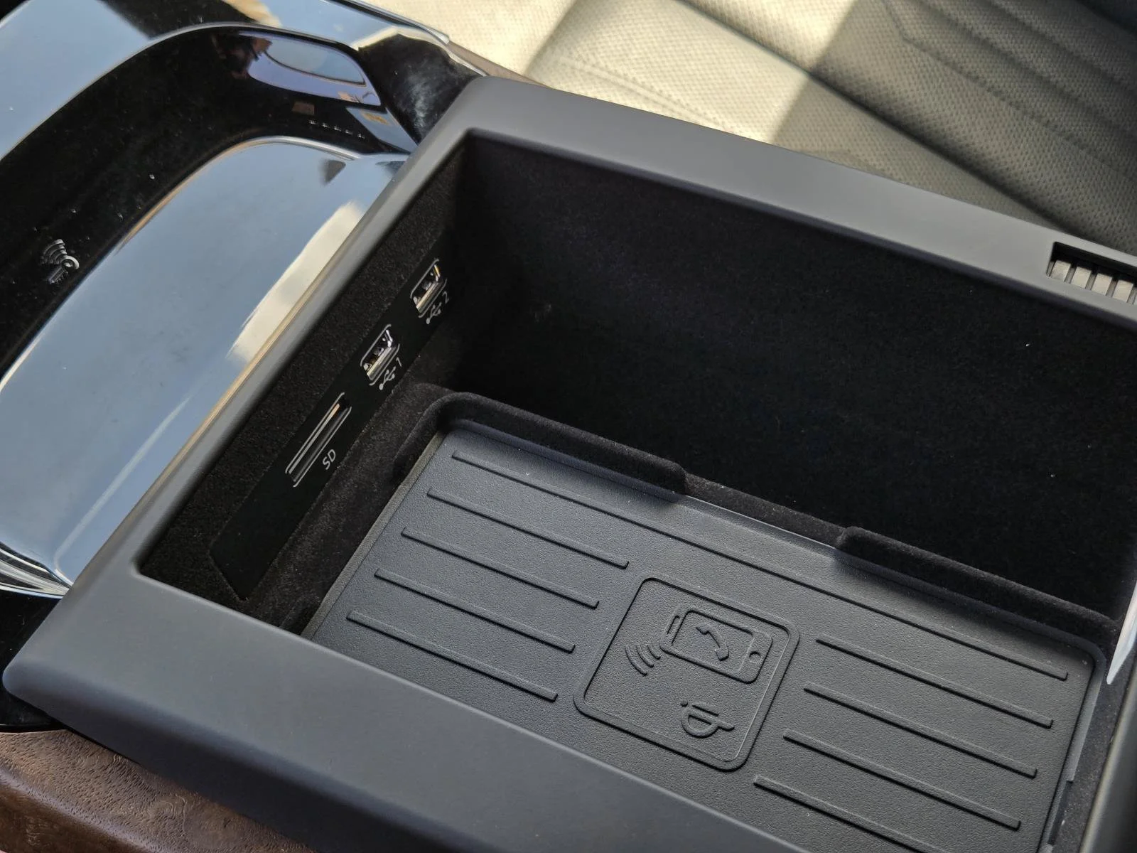 Used 2020 Black Metallic Audi 4.0 image 37