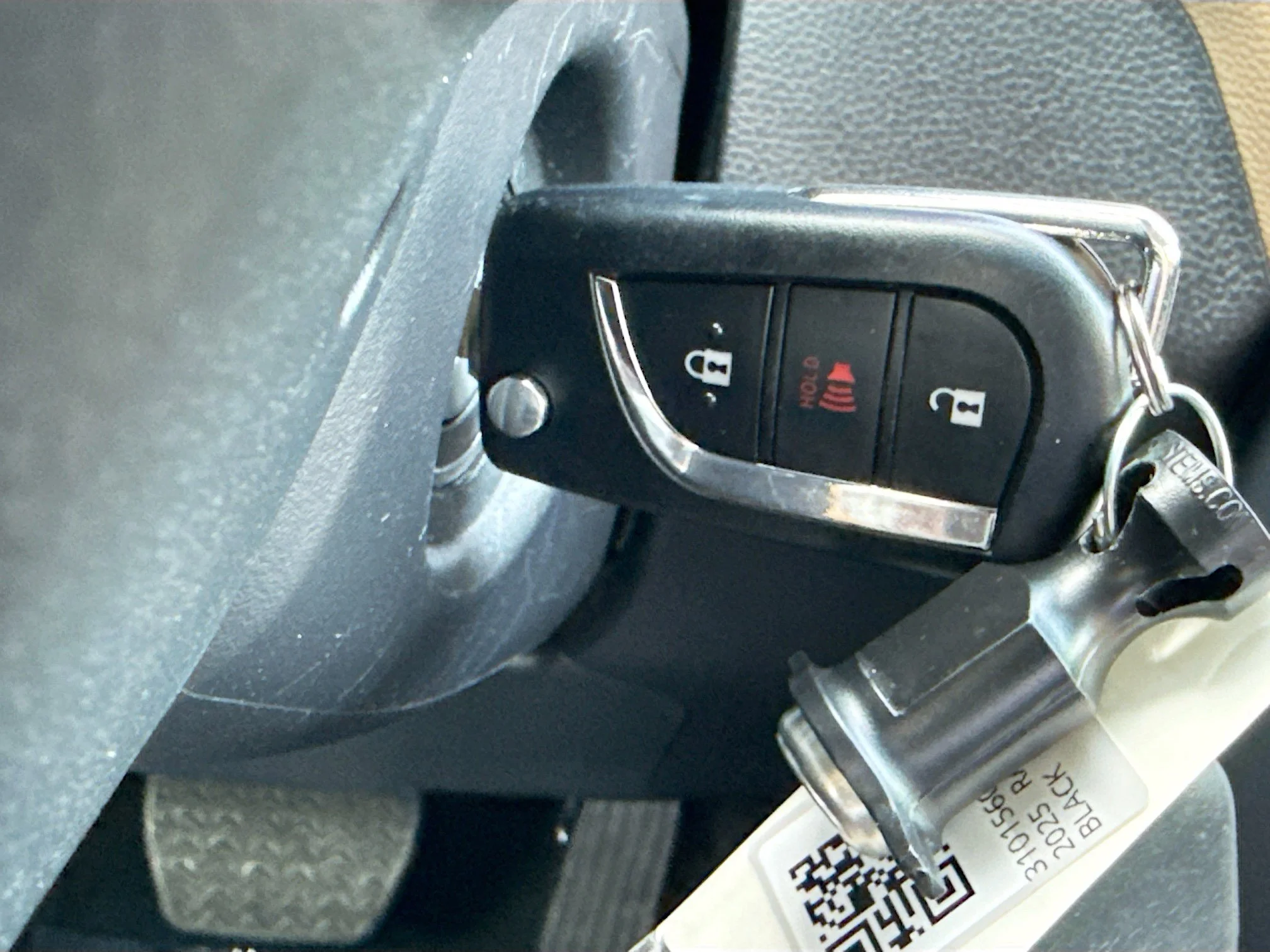 Used 2025 Midnight Black Metallic Toyota LE image 30