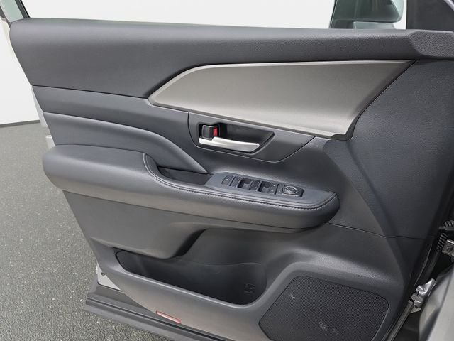 Certified Used 2025 Silver Toyota XLE image 24