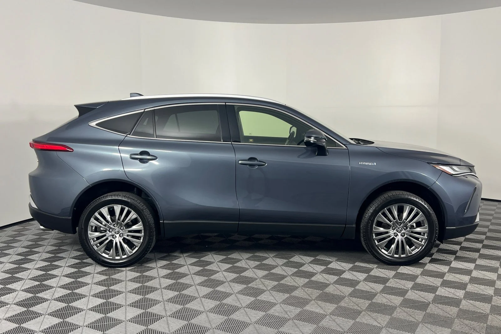 Used 2021 Coastal Gray Metallic Toyota XLE image 2