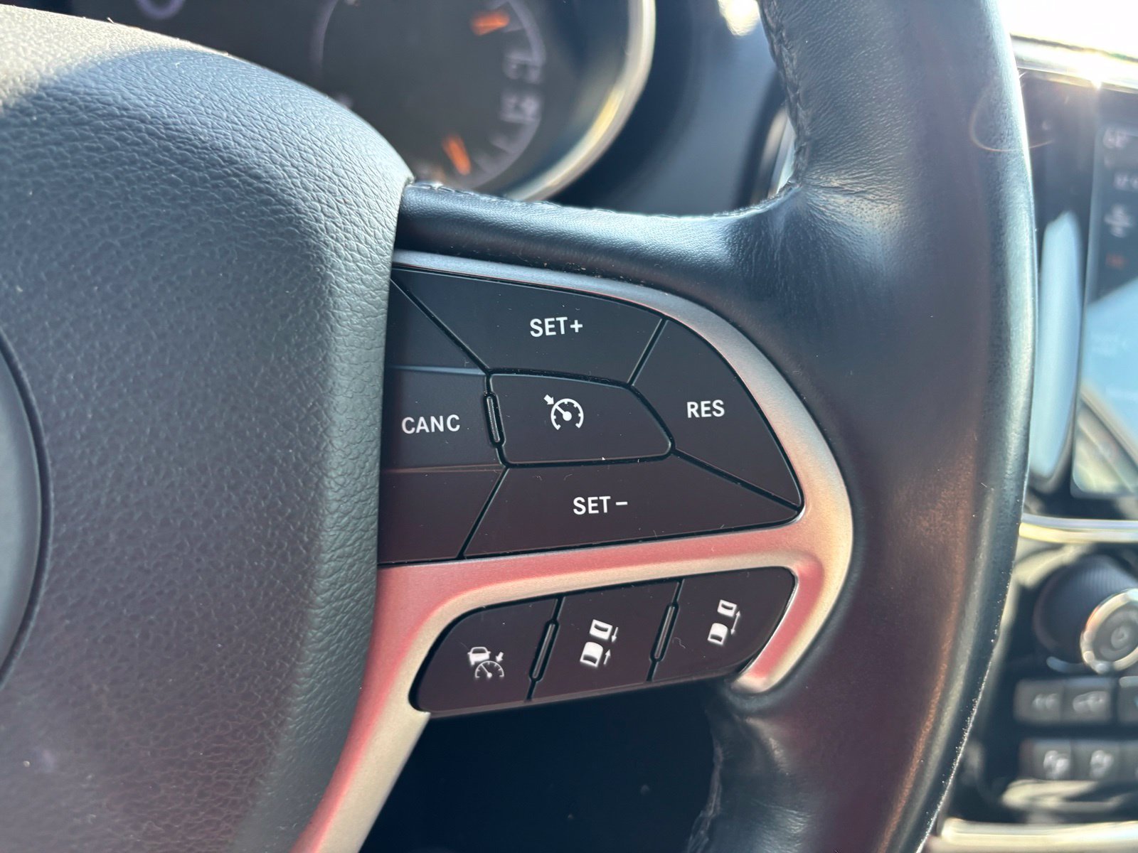 Used 2020 Diamond Black JEEP Overland image 14