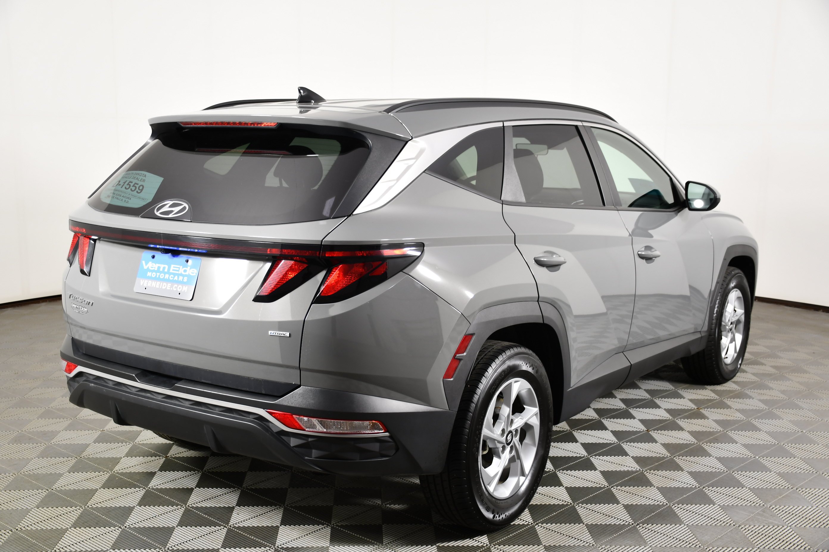Used 2024 Hampton Gray Hyundai SEL image 5
