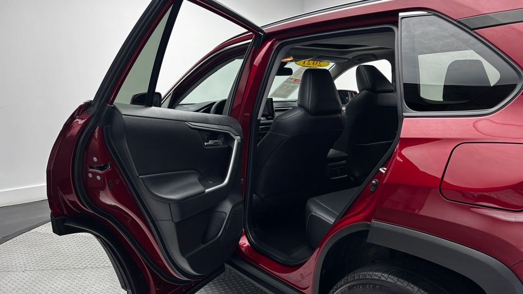 Used 2021 Red Toyota XLE Premium image 32