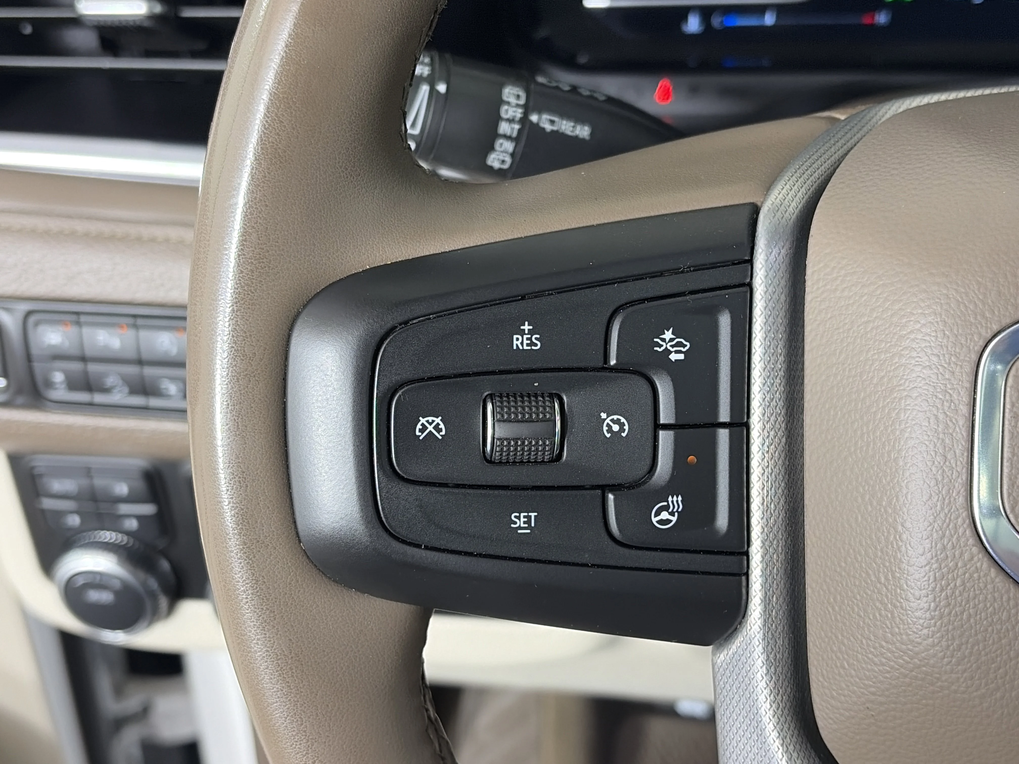 2024 GMC Yukon XL Denali - Photo 36