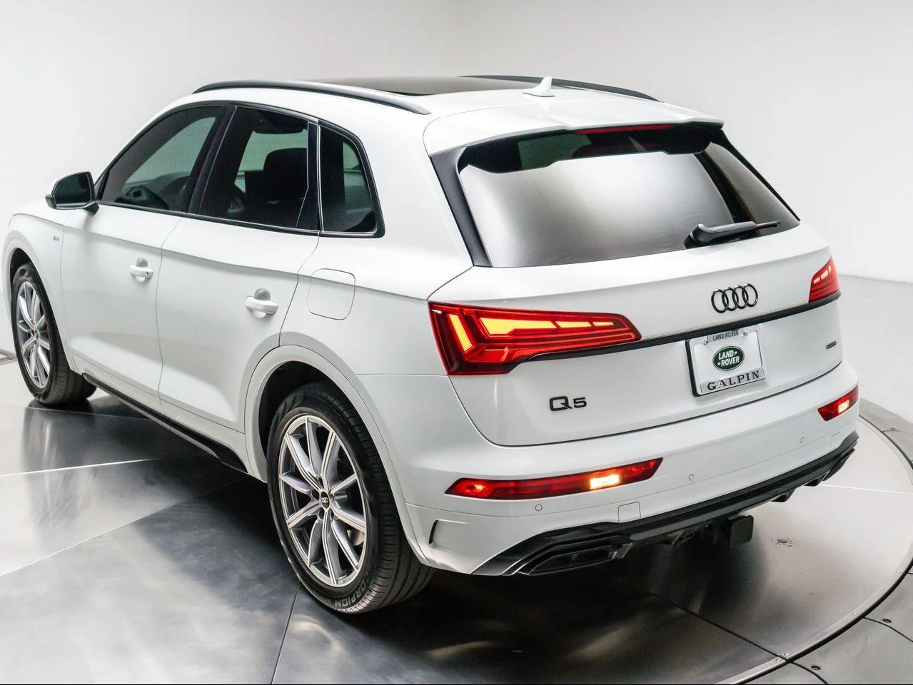 Used 2024 Glacier White Metallic Audi Premium Plus 55 TFSI e S line quattro S tronic image 31