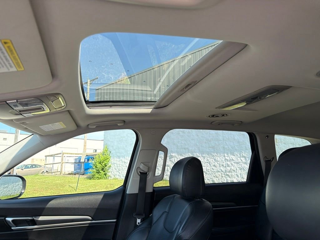 Used 2020 Black Kia S image 24