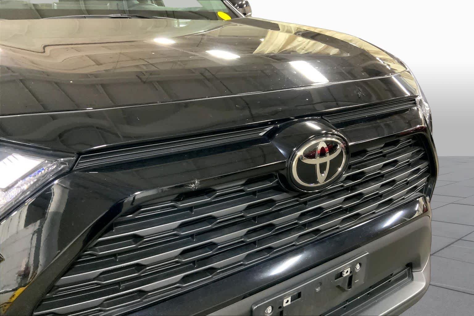 Used 2024 Midnight Black Metallic Toyota XLE image 30
