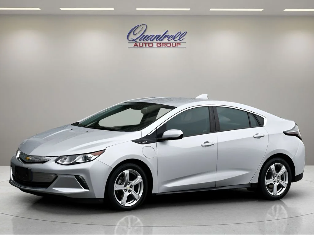 Used 2018 Silver Ice Metallic Chevrolet LT image 8