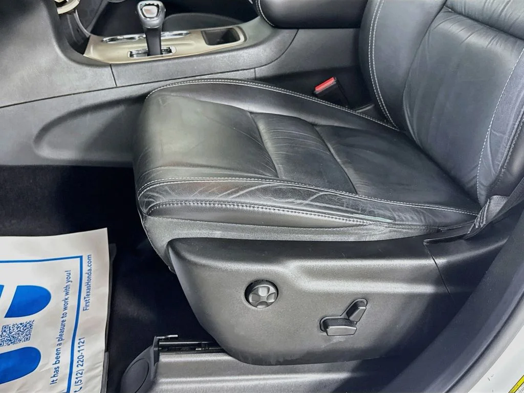 Used 2014 Bright White Clearcoat Jeep Limited image 23
