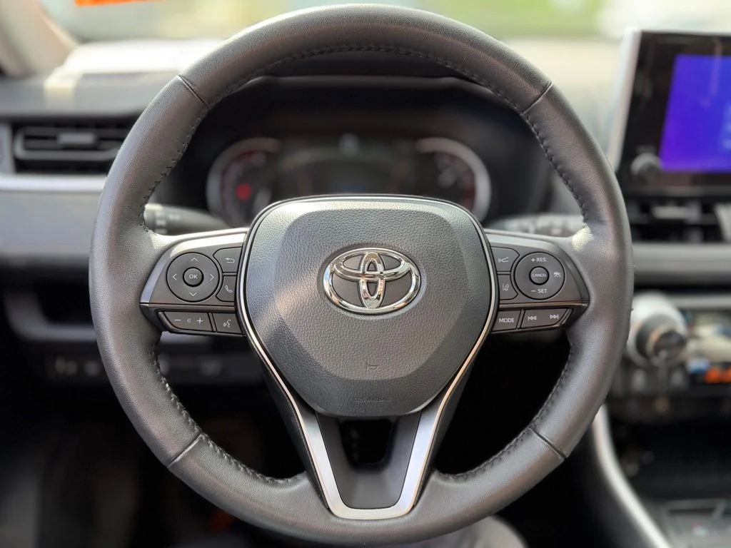 Used 2025 Gray Toyota XLE image 6
