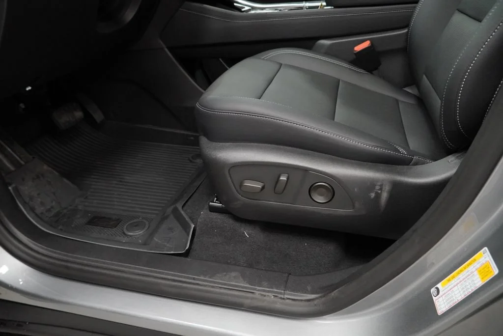 New 2027 Sterling Gray Metallic Chevrolet LT image 24