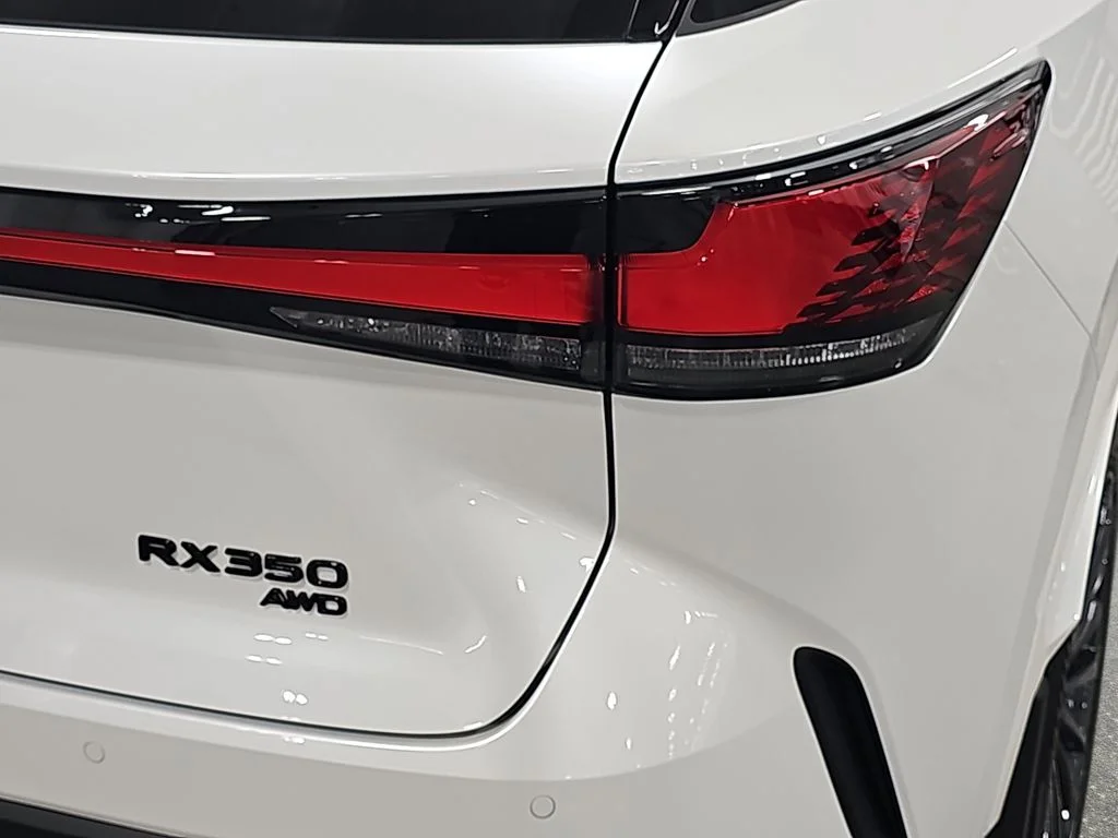 New 2026 Eminent White Pearl Lexus PREMIUM image 31