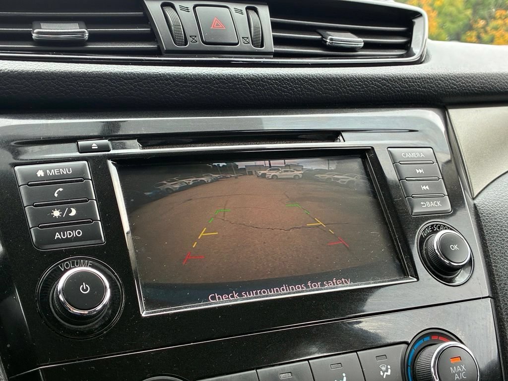Used 2019 Blue Nissan S image 5