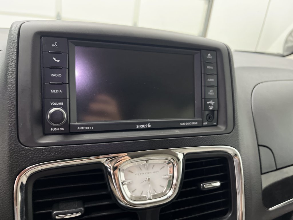 Used 2014 Gray Chrysler Touring-L image 20