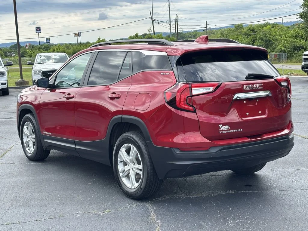 Used 2024 Volcanic Red Tintcoat GMC SLE image 7