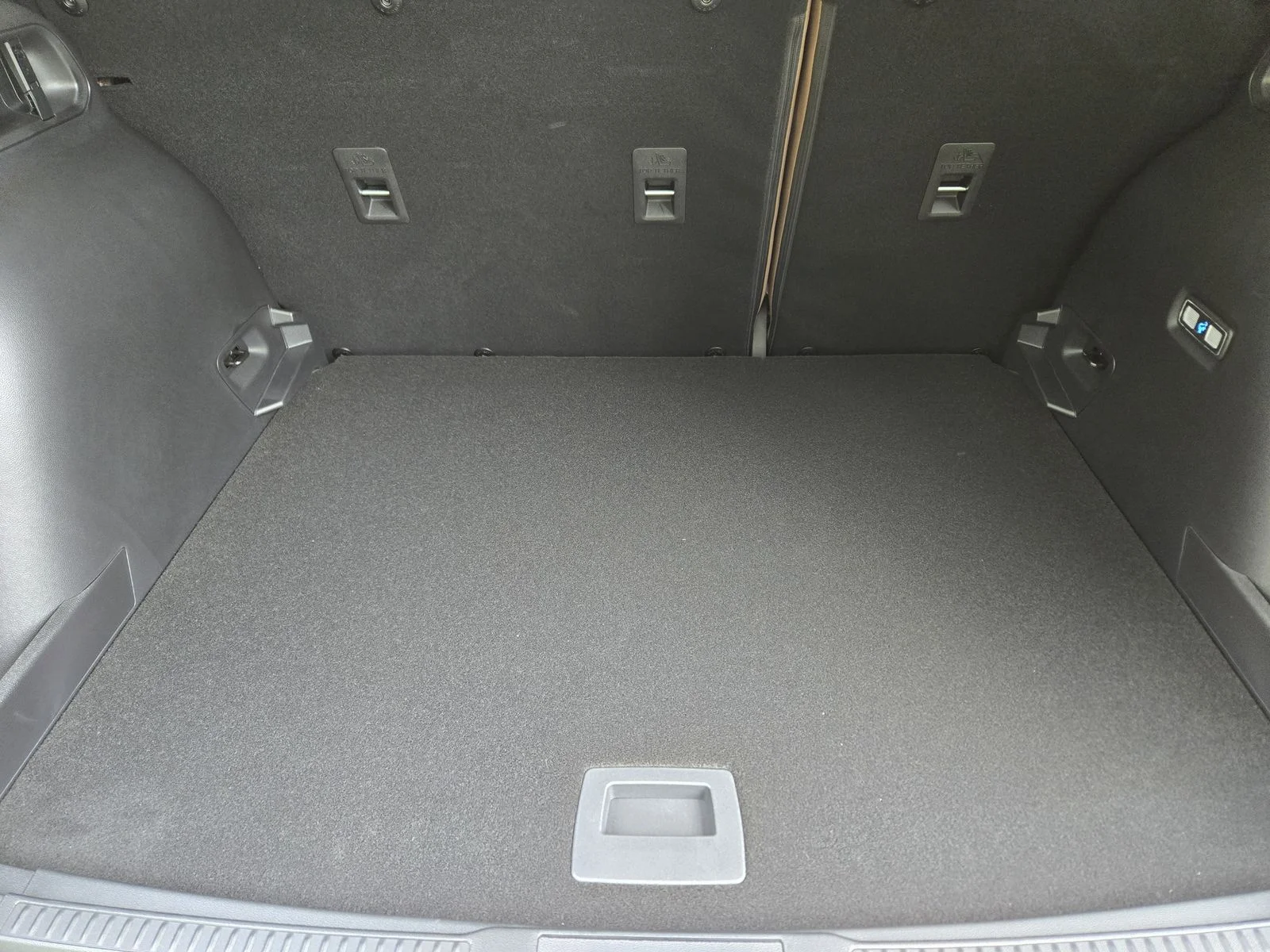 New 2026 Carbonized Gray Metallic Ford Outer Banks® image 20