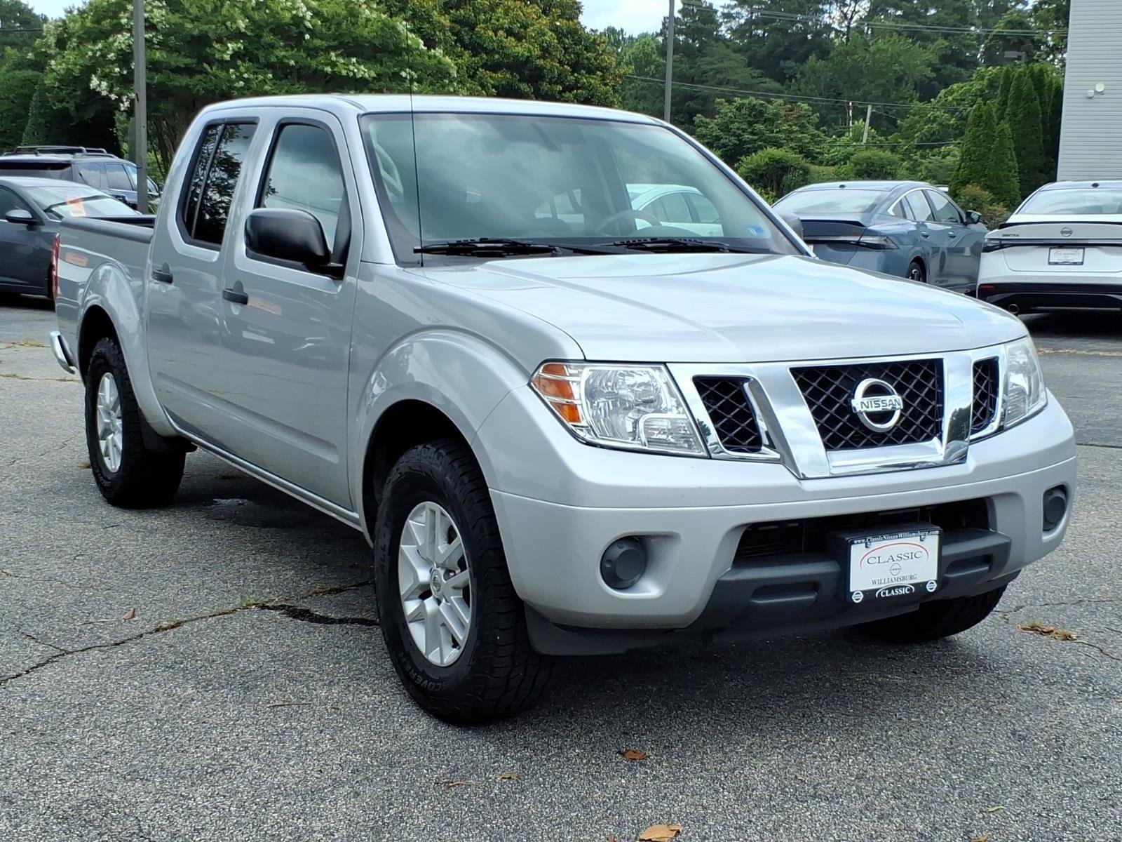 Used 2019 Glacier White Nissan SV image 4
