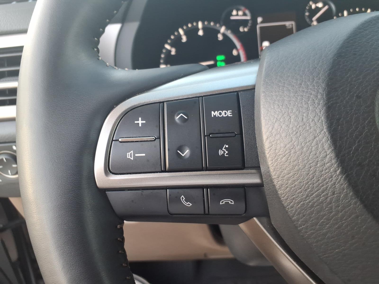 Certified Used 2023 Atomic Silver Lexus Base image 26