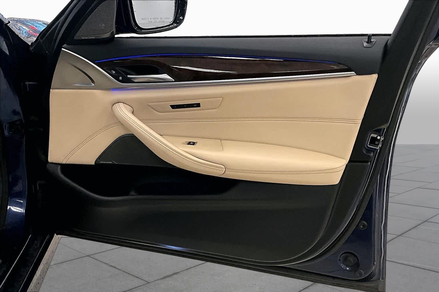 Used 2019 Mediterranean Blue Metallic BMW 530e iPerformance image 20