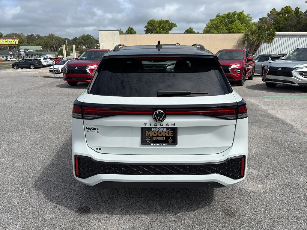 New 2026 Opal White w/ Deep Black Roof Volkswagen SE R-Line Black FWD image 5