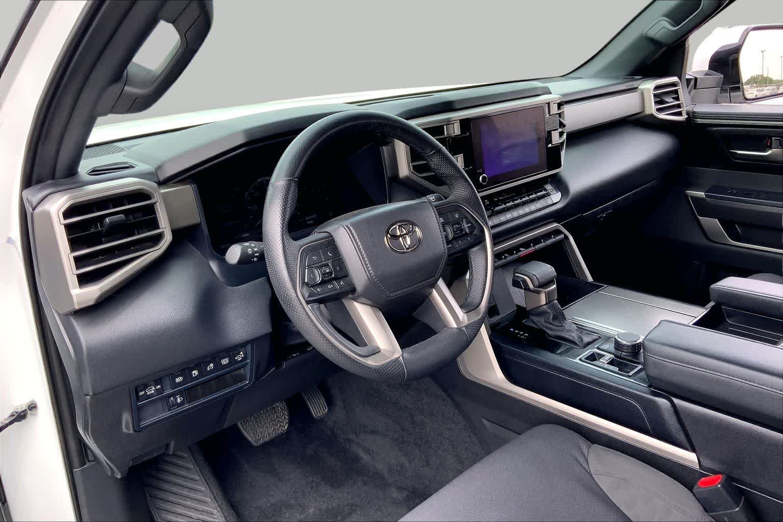 Used 2025 Ice Cap Toyota SR5 image 17